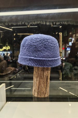 کلاه لبه دار بافت آبی پخته