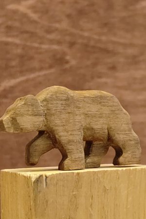 مجسمه ی خرس چوبی