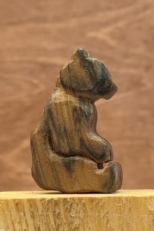 مجسمه ی چوبی خرس