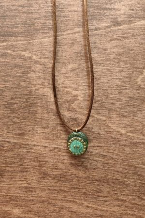 گردنبند در سبز