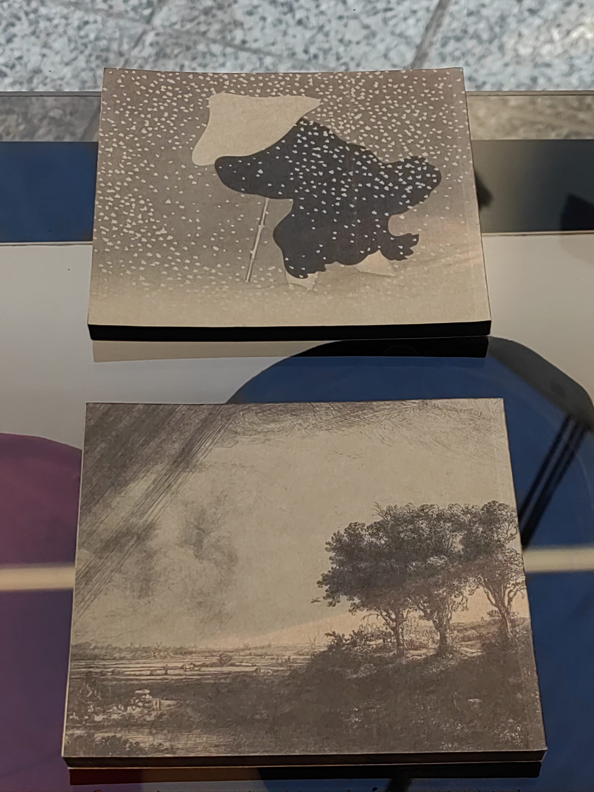 دفتر خشتی با کاغذ مشکی