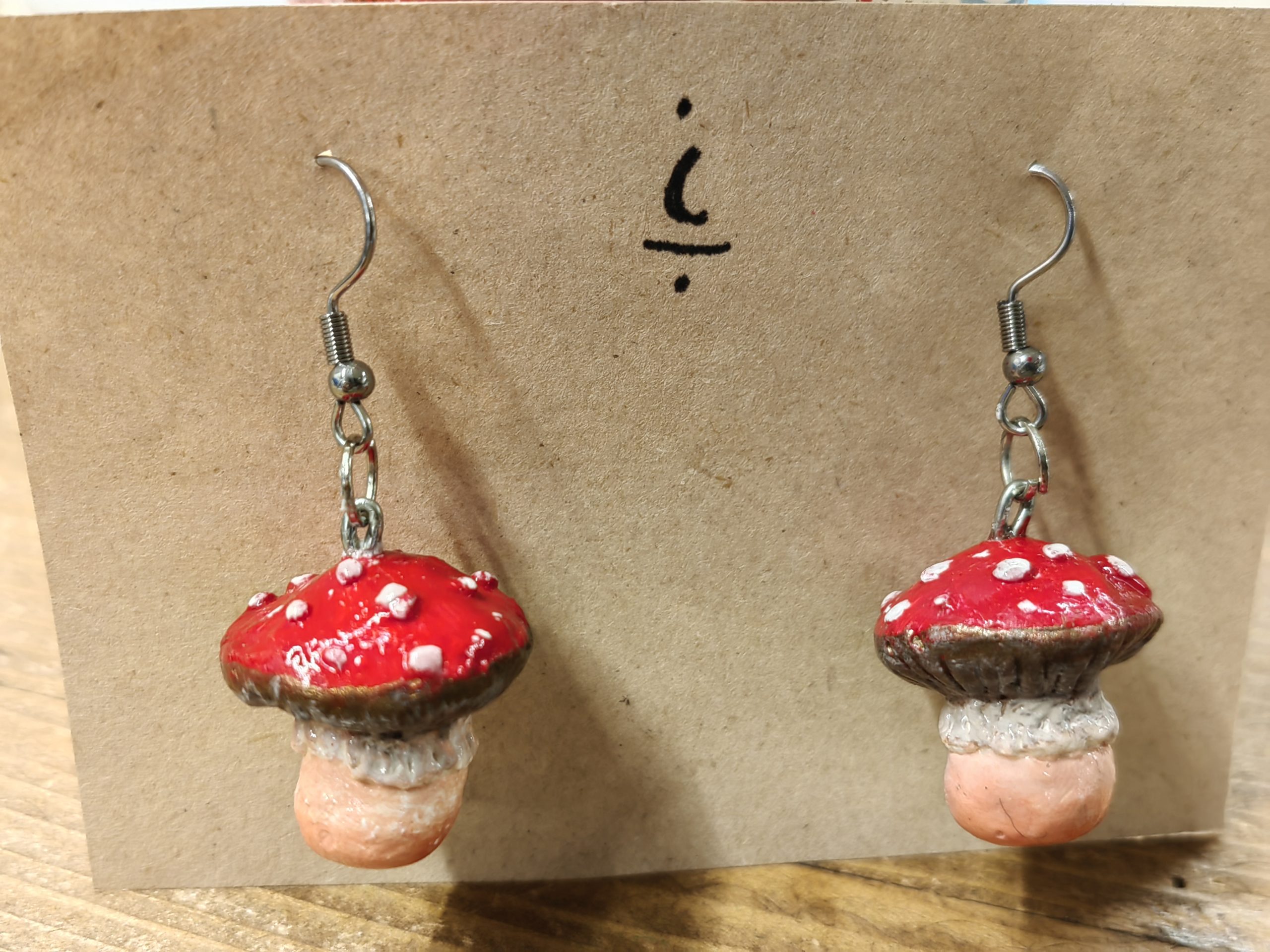 گوشواره مدل قارچ قرمز